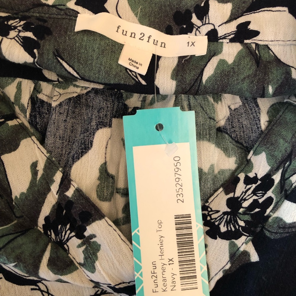 Beautiful Navy and Olive Plus Size Fun2Fun Business Blouse- NWT - Picture 4 of 6